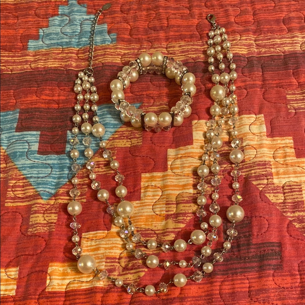 Elegant Pearl and Crystal Jewelry Set
